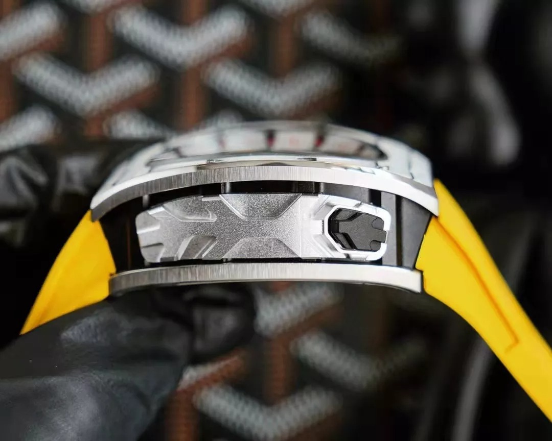 4B03701F-ACA7-2A02-F01C-2B41A45B0056