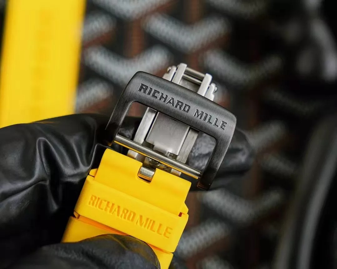 98C63313-79B9-1B0C-B8DF-3F06BEBF9CF0